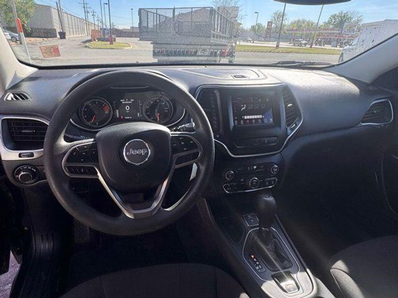 Used 2021 Jeep Cherokee LatitudeImage 8