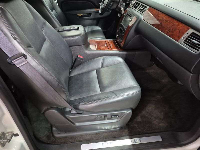 Used 2013 Chevrolet Avalanche LTZImage 15