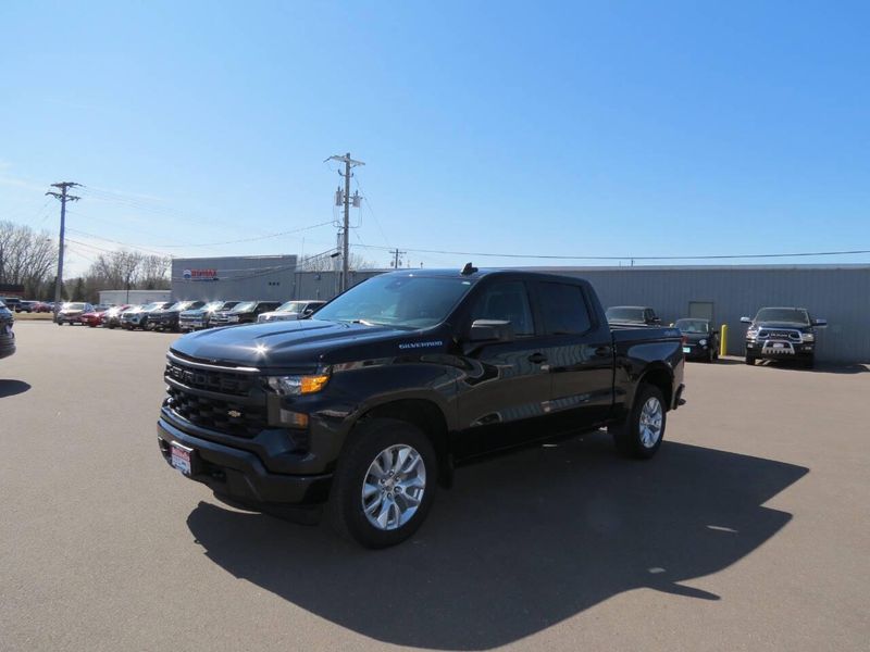 2022 Chevrolet Silverado 1500 Custom 4x4 4dr Crew Cab 5.8 ft. SBImage 4