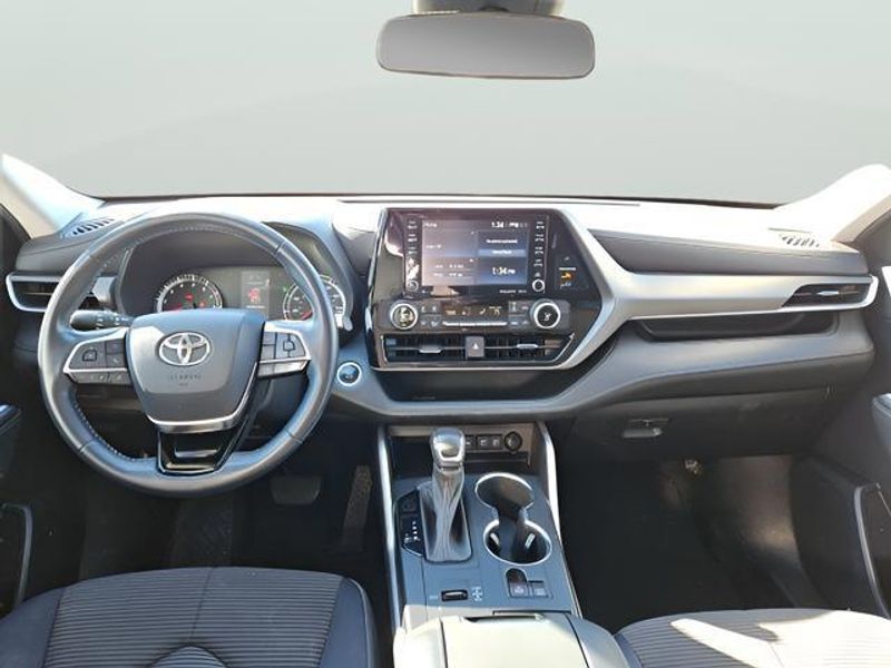 Used 2021 Toyota Highlander LE