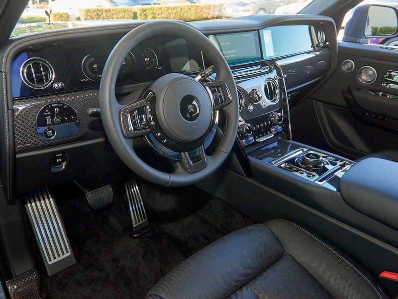 New 2026 Rolls-Royce Cullinan Black BadgeImage 11