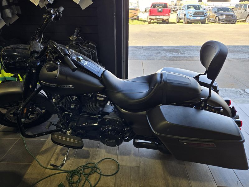 USED 2020 HARLEY ROAD KING SPECIAL Image 3