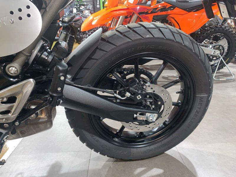 New 2025 Triumph SCRAMBLER 400 X Image 11
