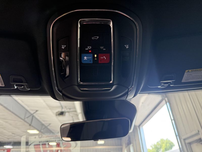 Used 2025 Jeep Grand Cherokee AltitudeImage 23