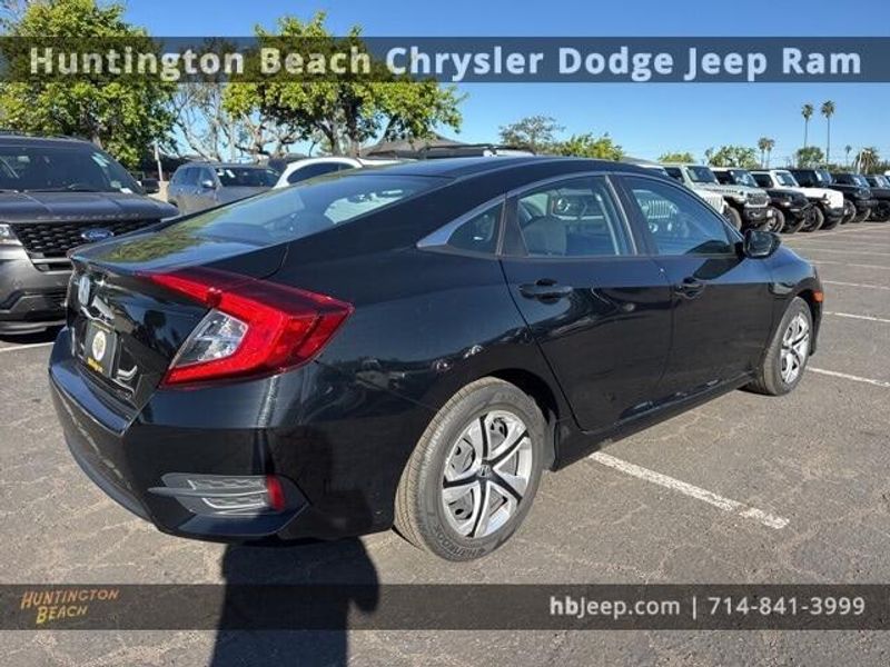 2018 Honda Civic LXImage 5