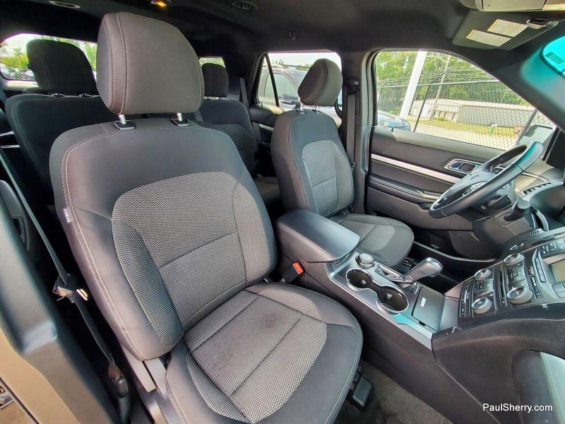 Used 2017 Ford Explorer XLTImage 16