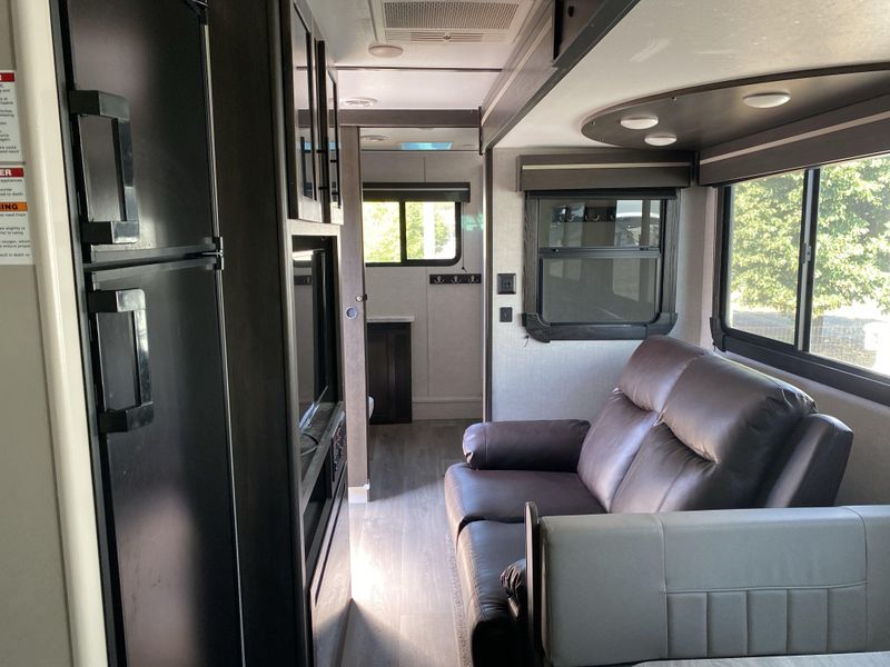 Used 2021 CROSSROADS RV CRUISER AIRE 27RBS Image 7