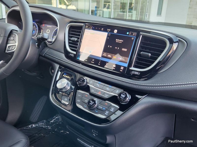 New 2027 Chrysler Pacifica Select