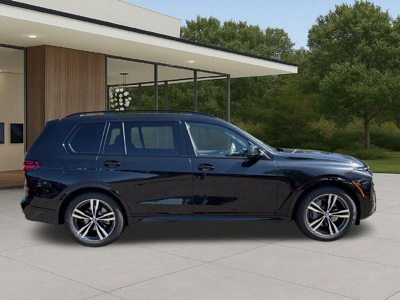 New 2027 BMW X7 xDrive40iImage 7