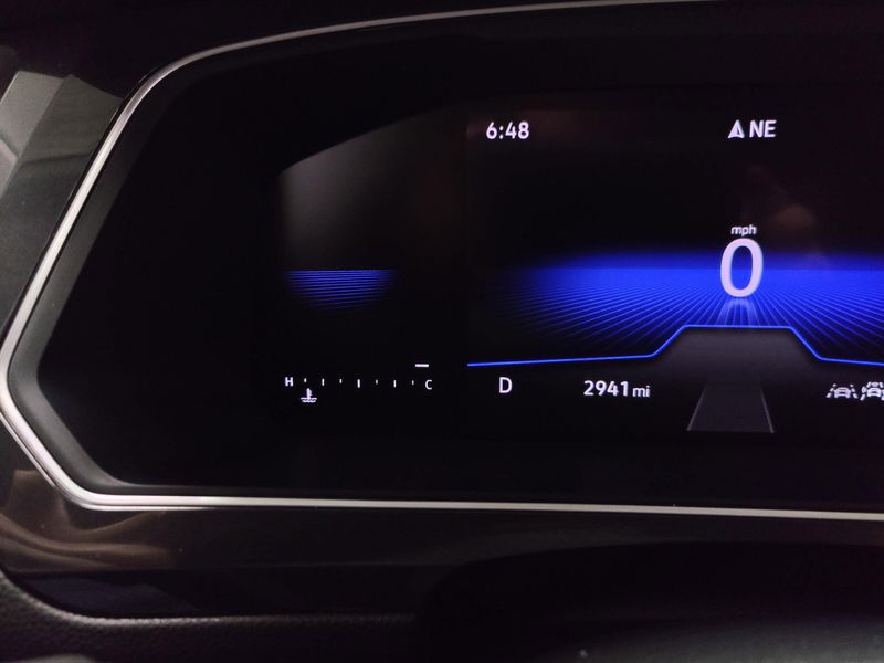 2024 Volkswagen Tiguan SE w/3rd Row SeatImage 28