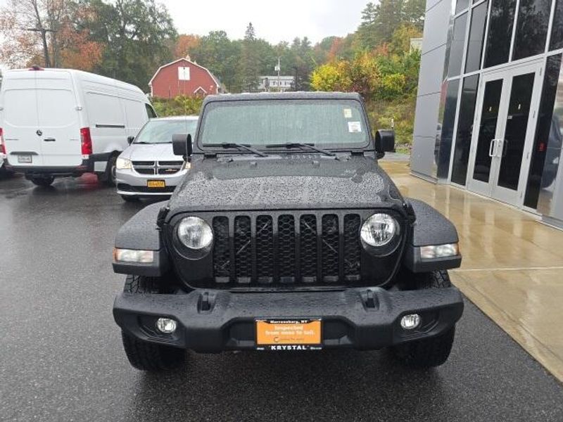 2020 Jeep Gladiator Sport photo 2