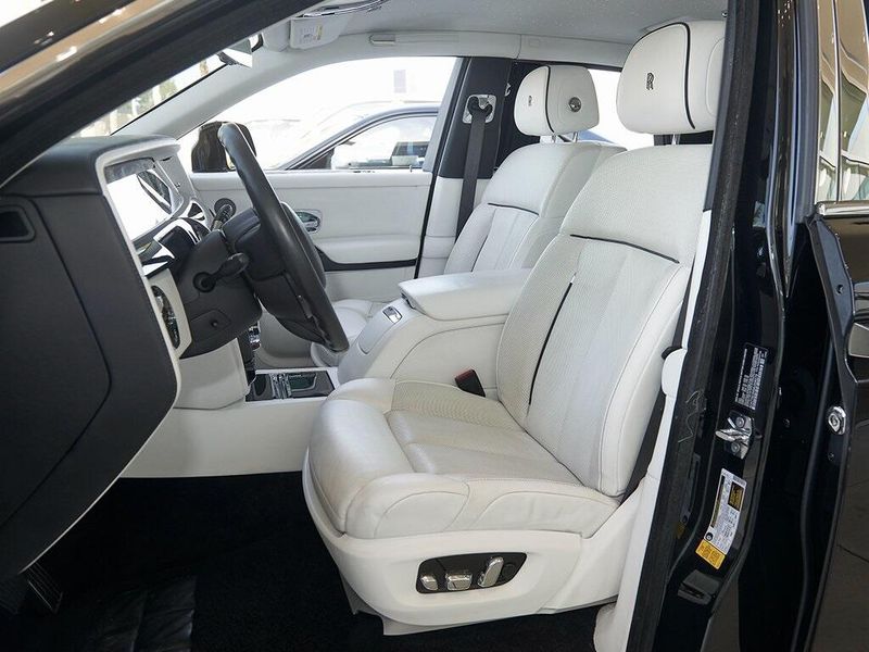 Used 2021 Rolls-Royce Phantom Image 11