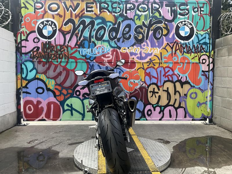 2025 BMW S 1000 RR Image 3