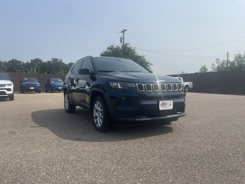 2024 Jeep Compass Latitude Lux 4x4Image 2