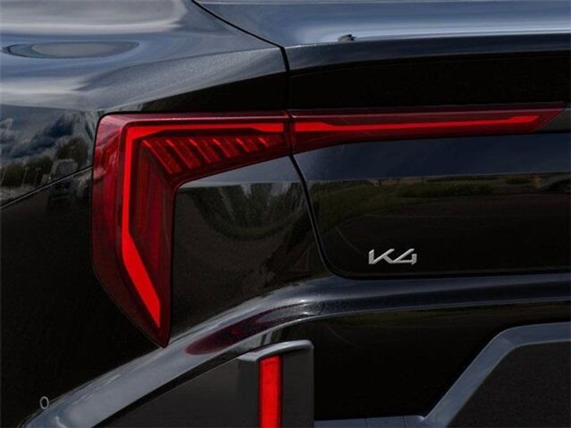 2025 Kia K4 GT LINEImage 11