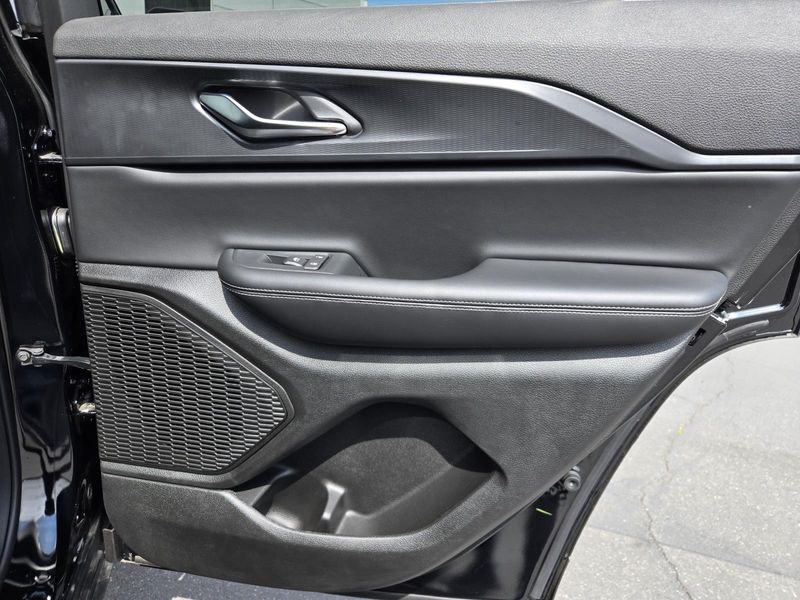 2025 Jeep Grand Cherokee Altitude photo 27