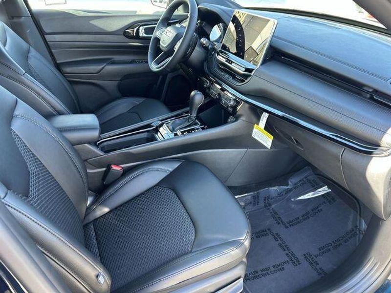 New 2026 Jeep Compass Latitude Altitude 4x4Image 12