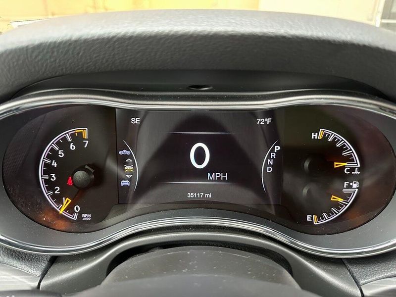 2021 Jeep Grand Cherokee Laredo XImage 30