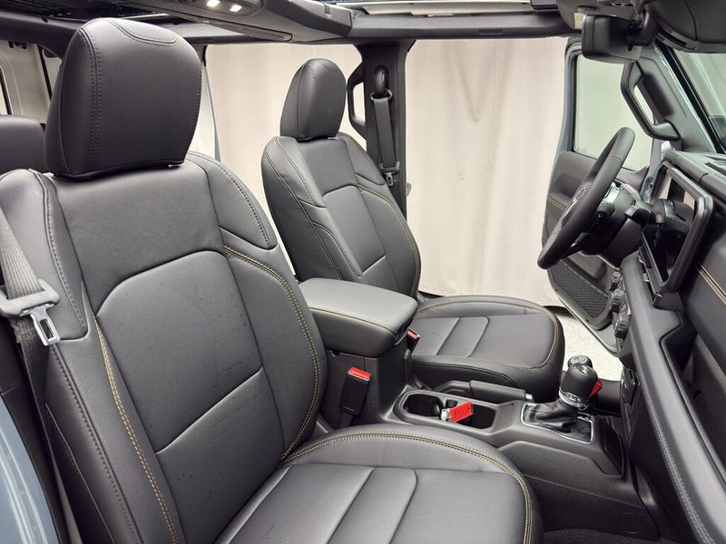 New 2026 Jeep Wrangler 4-door SaharaImage 14