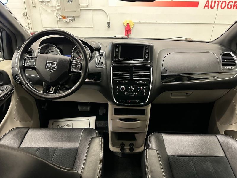 2018 Dodge Grand Caravan SXT MOBILITY VANImage 30