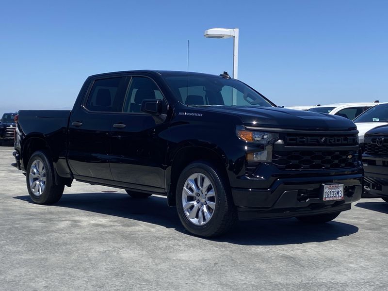 Used 2022 Chevrolet Silverado 1500 CustomImage 2