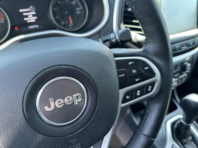 2018 Jeep Cherokee Trailhawk photo 23