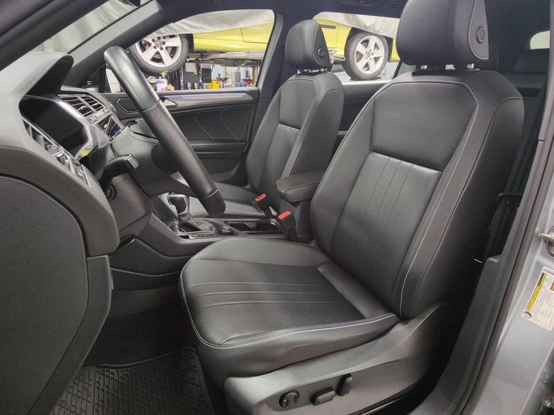 Used 2023 Volkswagen Tiguan AWD SE R-Line Black w/SunroofImage 16