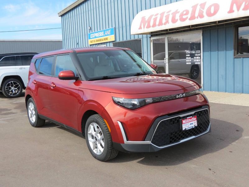 2023 Kia Soul LX 4dr CrossoverImage 2