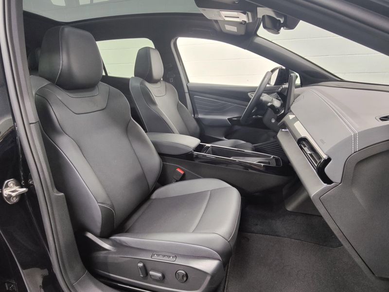 Used 2023 Volkswagen ID.4 Pro S Long Range AWD w/Glass RoofImage 5