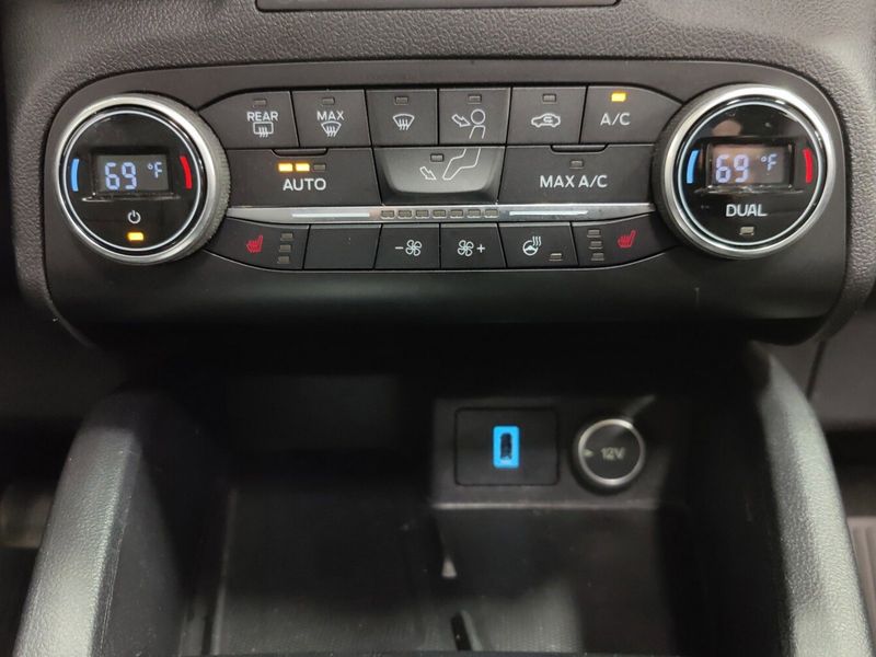 2020 Ford Escape Titanium AWD w/Premium PkgImage 29