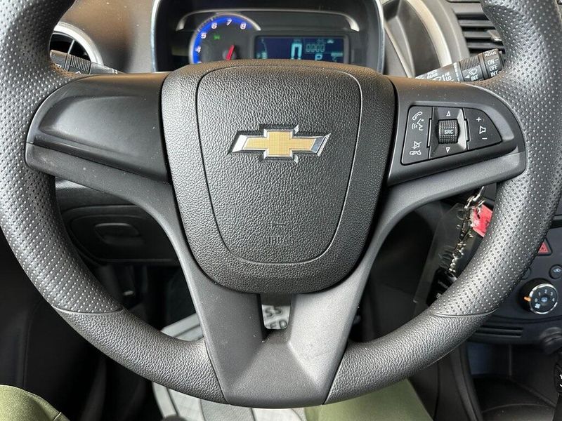 2016 Chevrolet Trax LS photo 3