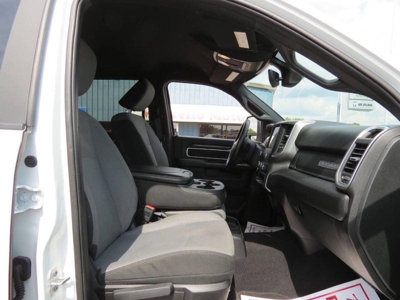 New 2024 RAM 2500 Big Horn 4x4 4dr Crew Cab 6.3 ft. SB PickupImage 8