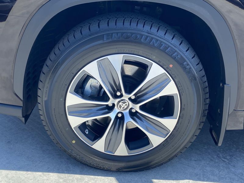 2021 Toyota Highlander XLEImage 10