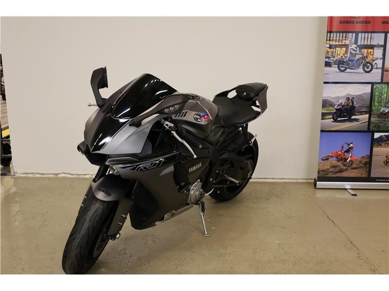 2016 Yamaha YZFR1 Image 3