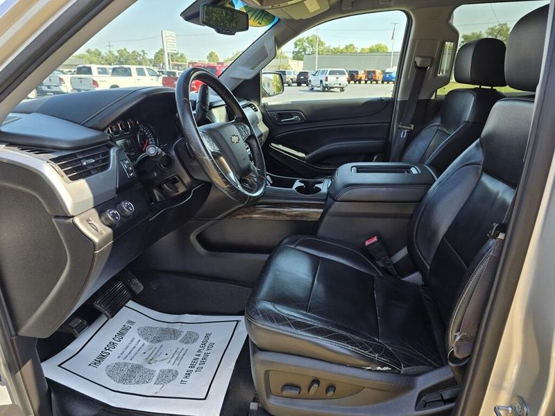 2015 Chevrolet Suburban 1500 LT photo 8