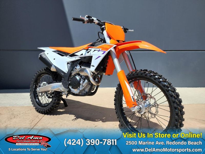 2024 KTM 250 SX  in a ORANGE exterior color. Del Amo Motorsports of Redondo Beach (424) 304-1660 delamomotorsports.com 