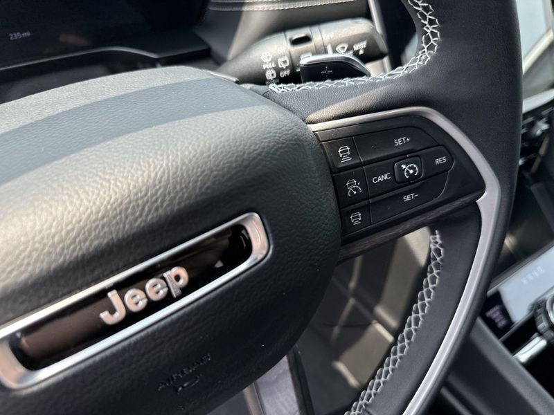 New 2025 Jeep Grand Cherokee Limited 4x4Image 25