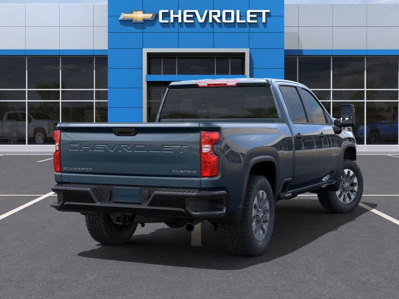 2025 Chevrolet Silverado 2500HD CustomImage 4