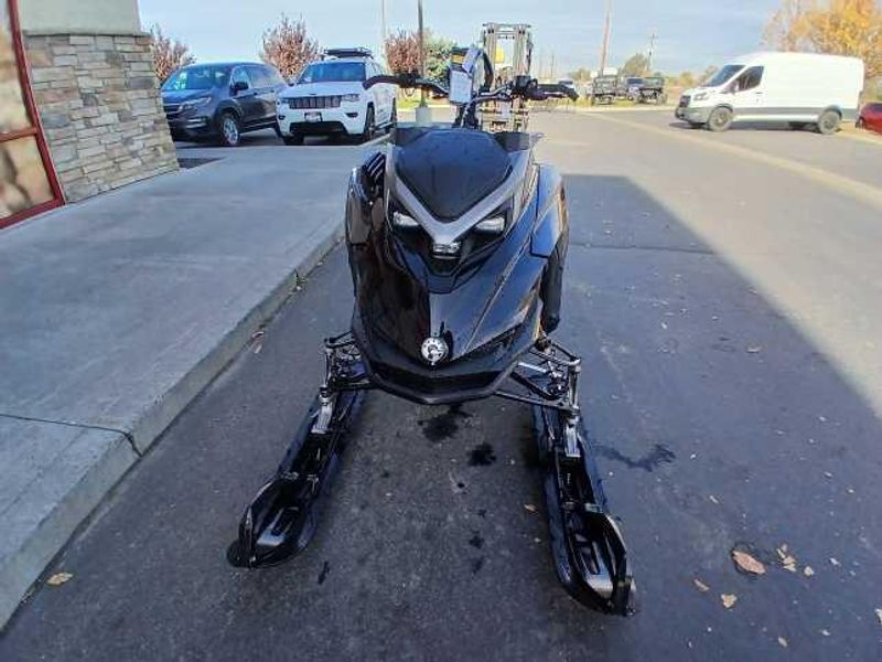 New 2025 LYNX SM SHD DS 8TR S BK 154 3P HUB 25 