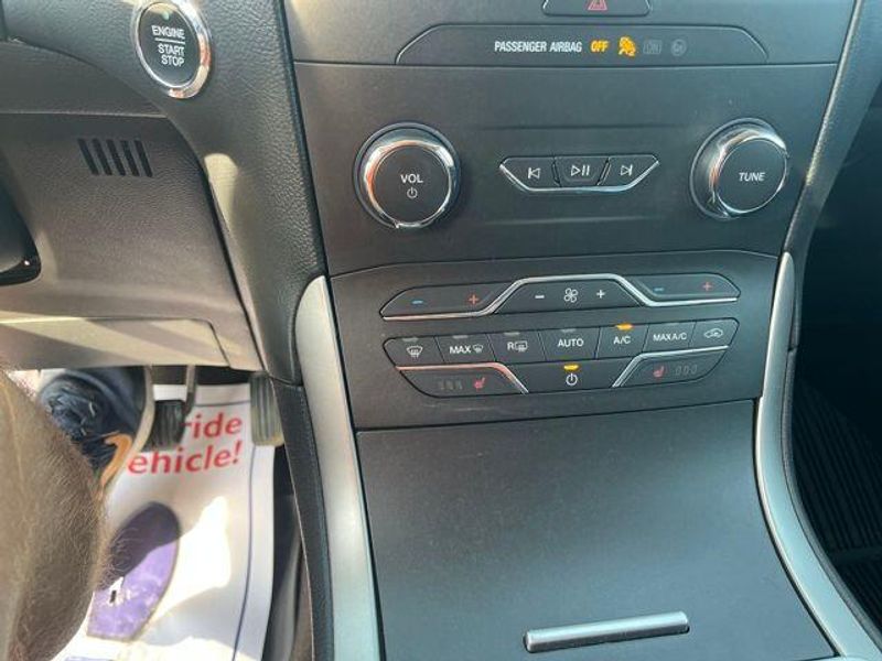 2020 Ford Edge SEL photo 21