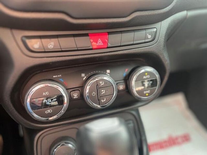 Used 2016 Jeep Renegade Image 16