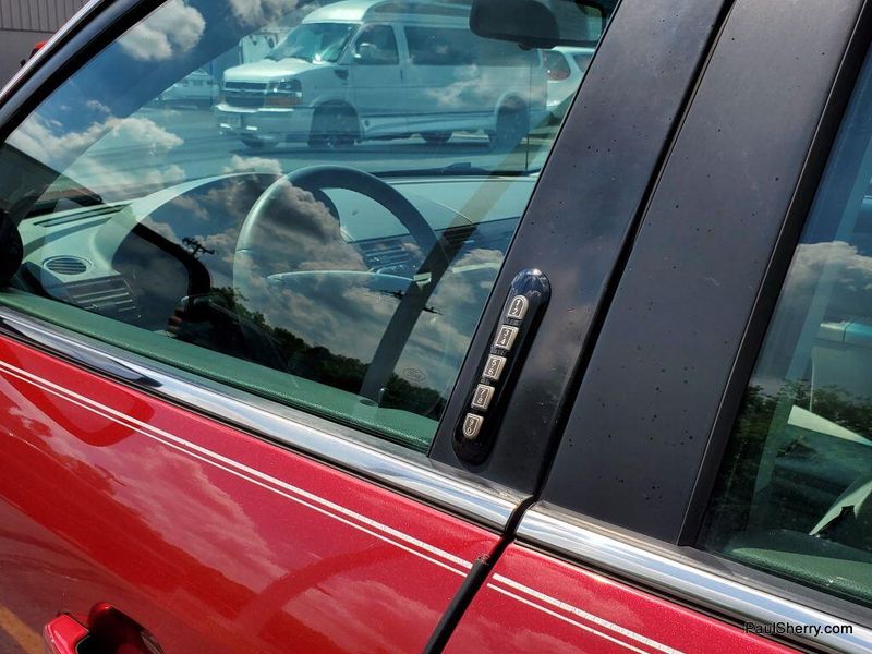 Used 2007 Ford Five Hundred SELImage 17