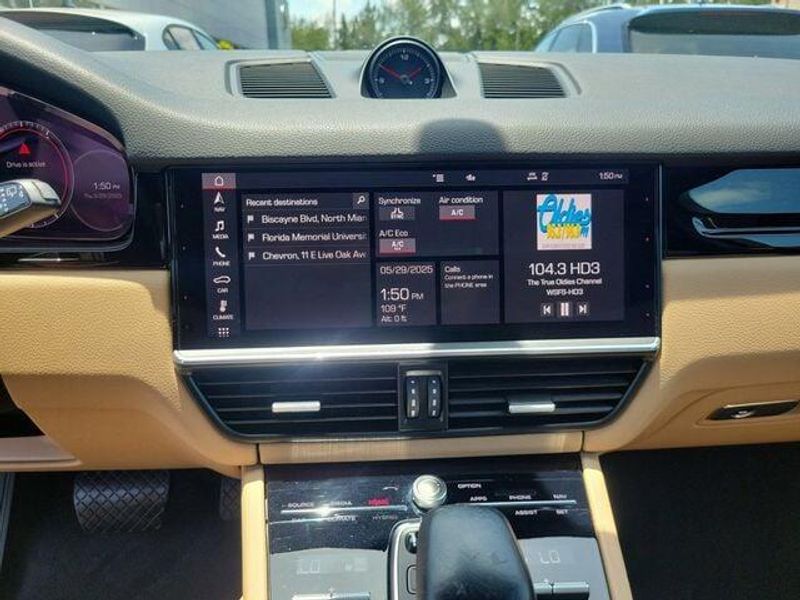 2021 Porsche Cayenne photo 21