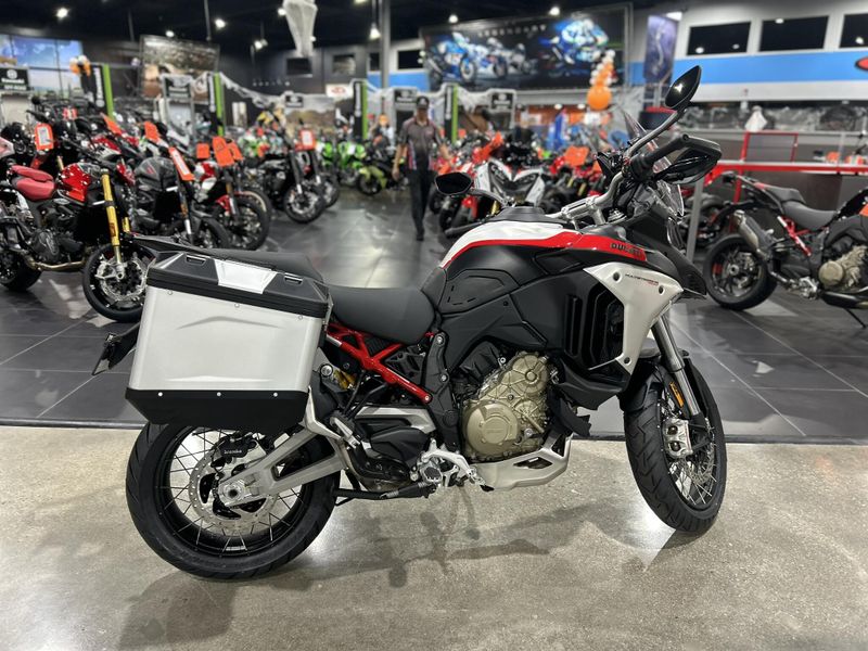 New 2025 Ducati MULTISTRADA V4 RALLY TRAVEL & RADAR SPOKED WHEELS Image 7