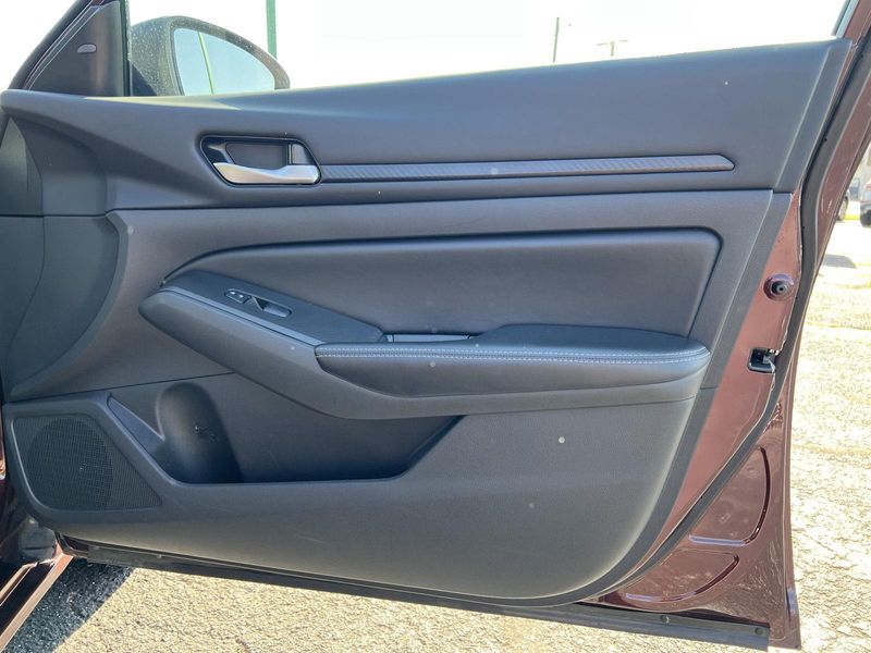 2024 Nissan Altima 2.5 SV photo 10