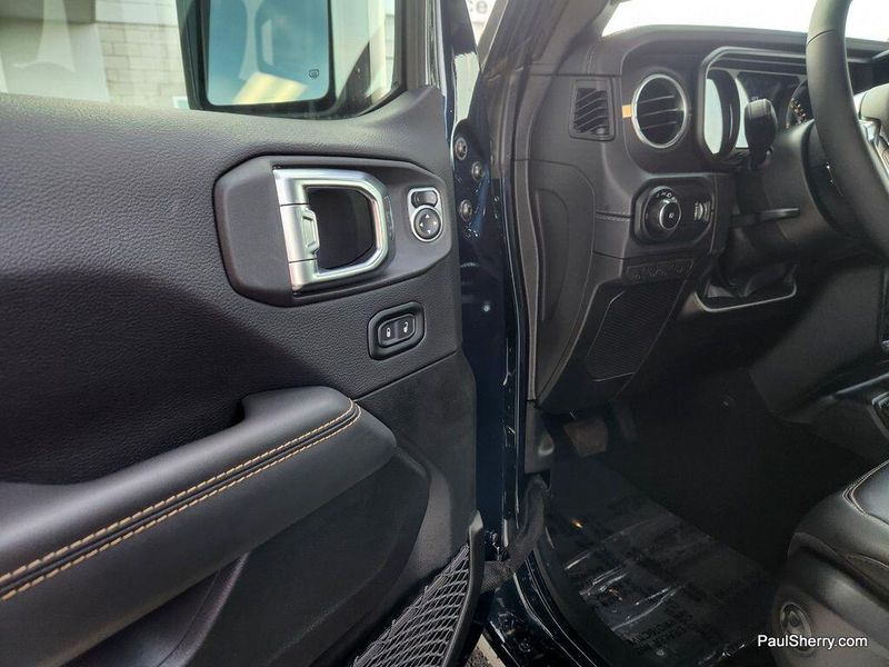 New 2025 Jeep Wrangler 4-door SaharaImage 20