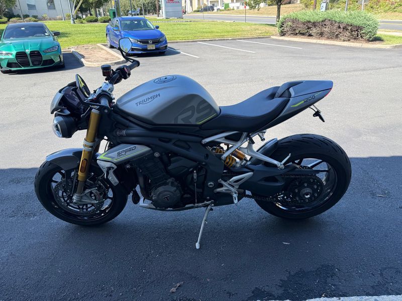 2022 Triumph Speed Triple 1200 RSImage 2