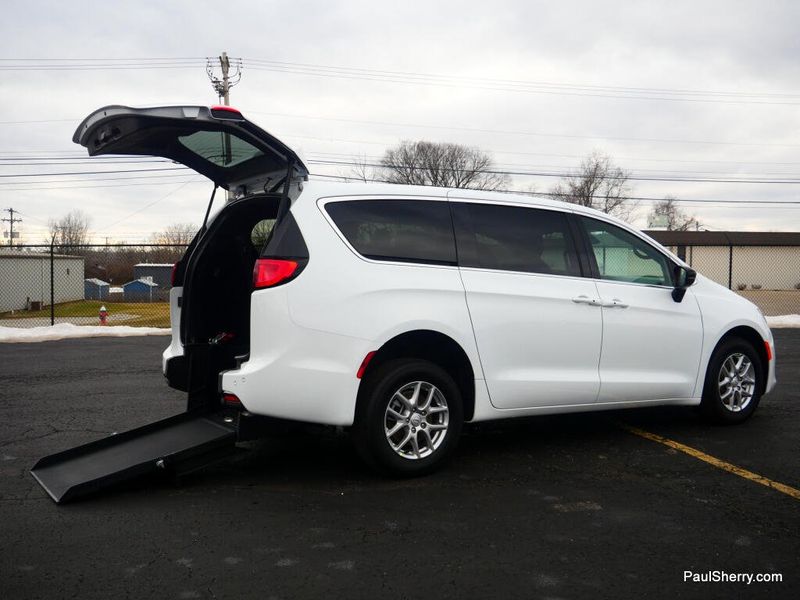 New 2026 Chrysler Voyager Lx