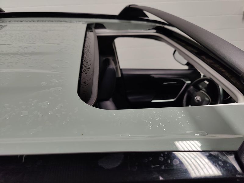 Used 2020 Toyota RAV4 XLE Premium AWD w/SunroofImage 5