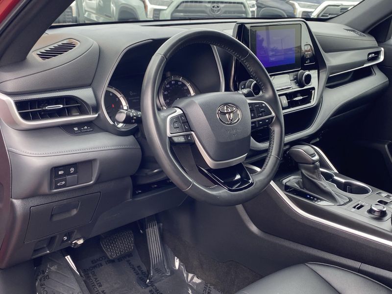 Used 2023 Toyota Highlander XSEImage 16